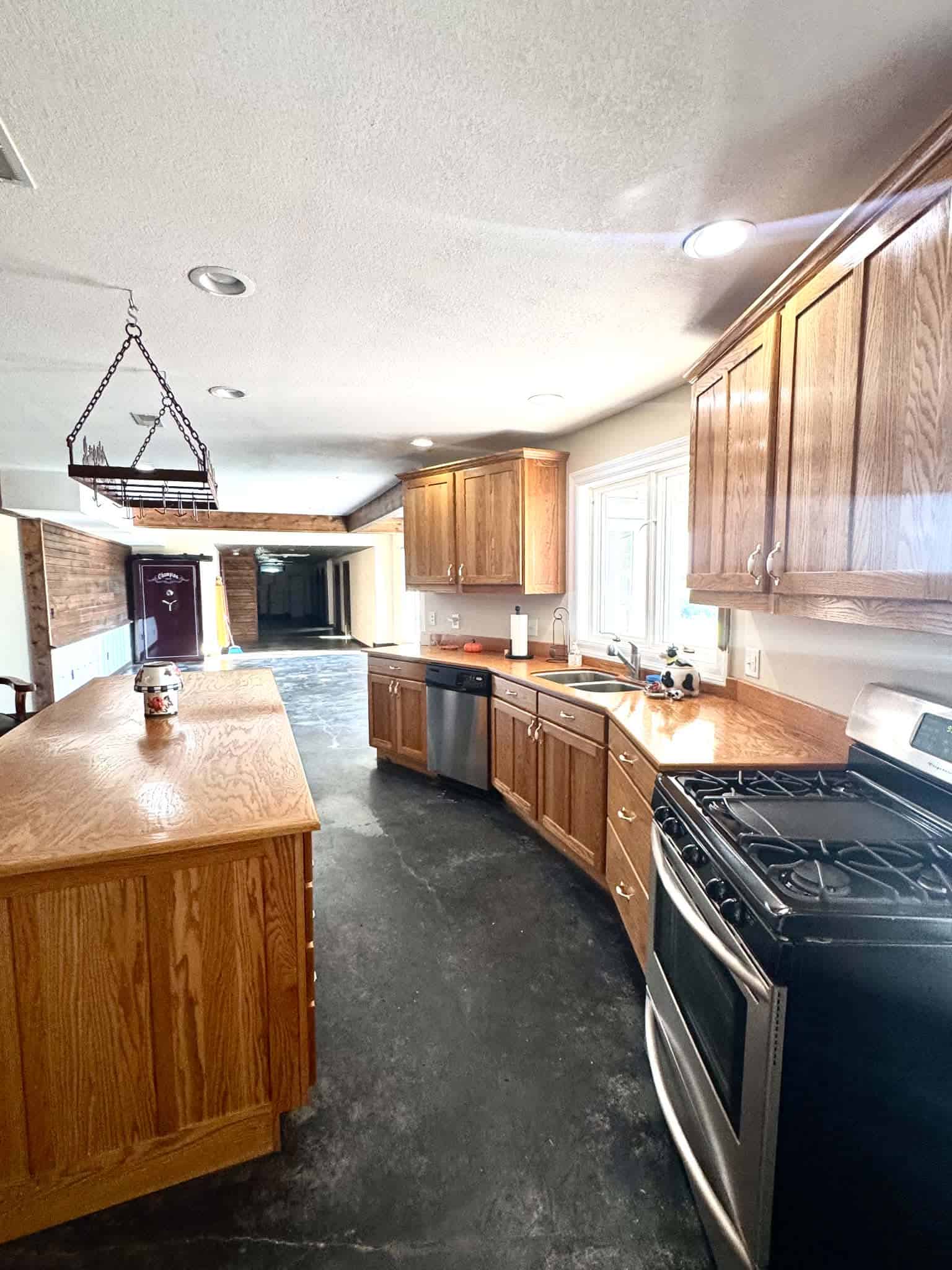 250-Acre Premier Hunting Farm with Weldon River Frontage & 6,152+ Sq Ft Home – Mercer County, MO