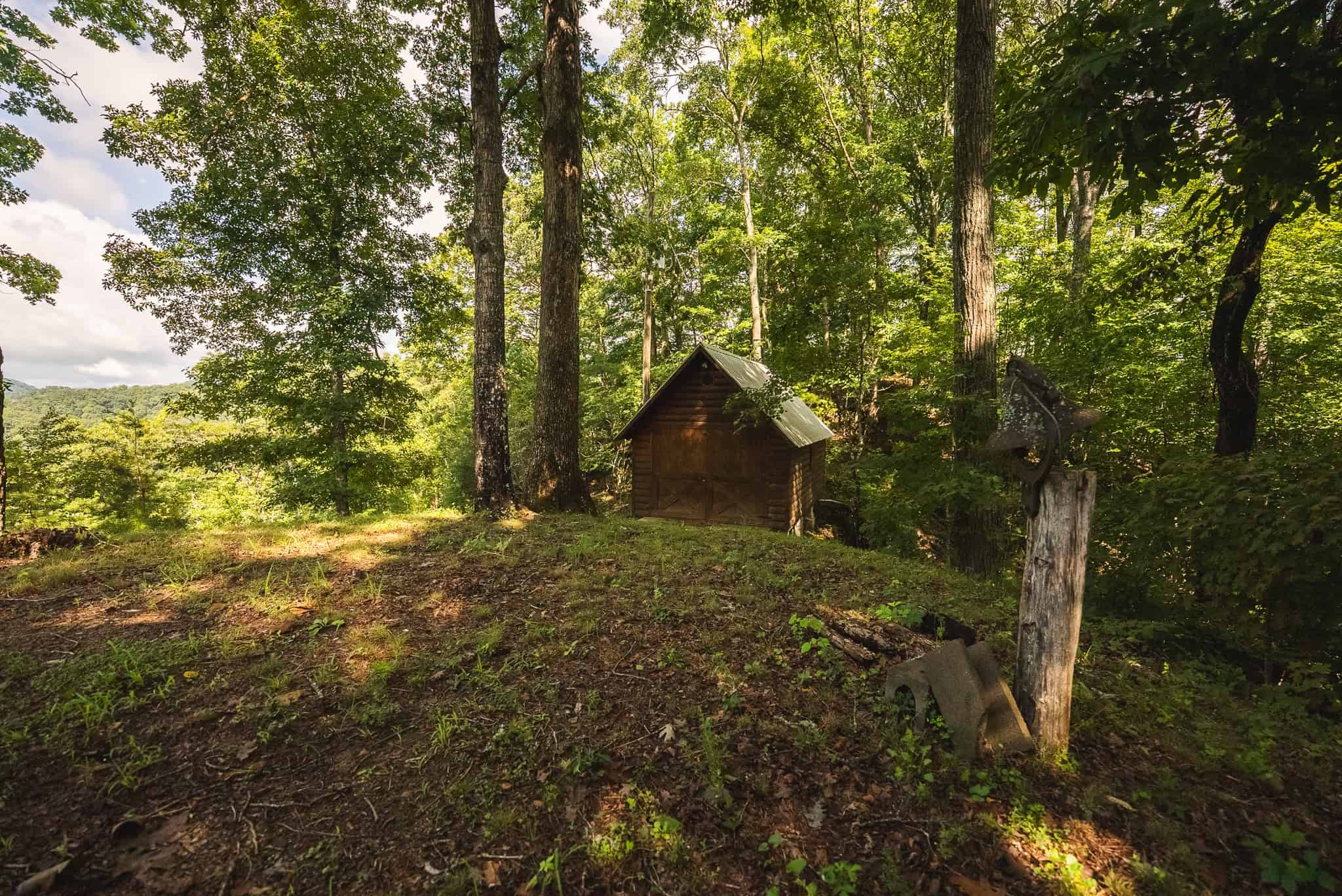 Private Retreat and Cabin for Sale in Scott Co