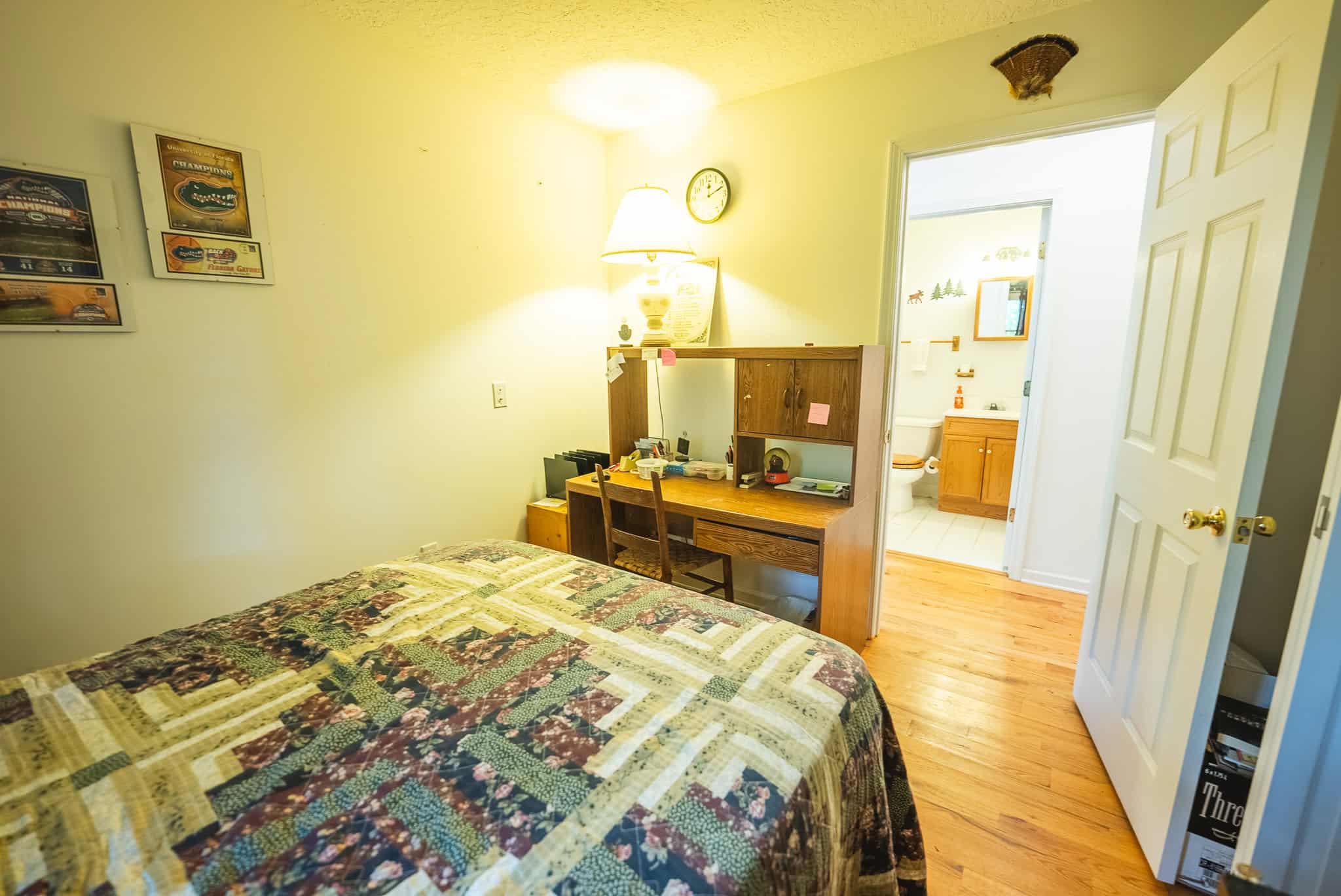 Private Retreat and Cabin for Sale in Scott Co